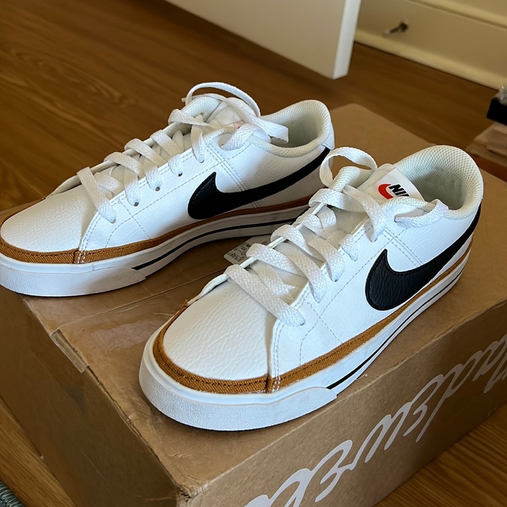 Nike Shoes - brand new!